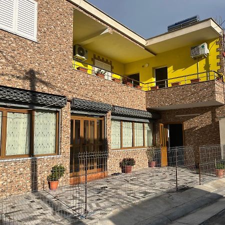 Vlorë Guesthouse Kristi & Mari מראה חיצוני תמונה
