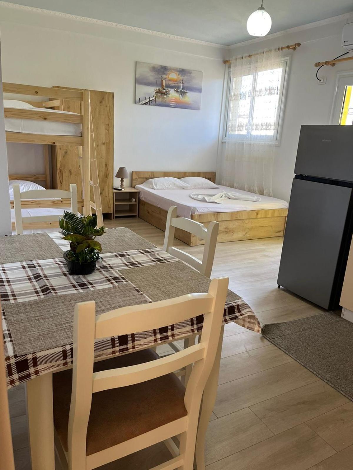 Vlorë Guesthouse Kristi & Mari מראה חיצוני תמונה